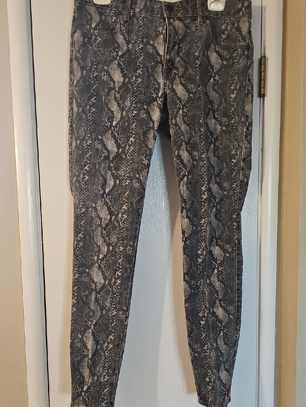 Snake-Print Women's Skinny Jeans - Gray Tote 8